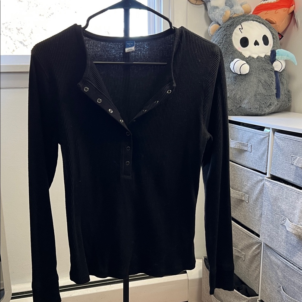 Like new Old Navy Black Ribbed Snap-Button Henley Long Sleeve Top